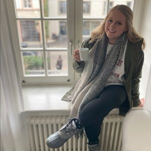 Meet your Posher, Adrianna